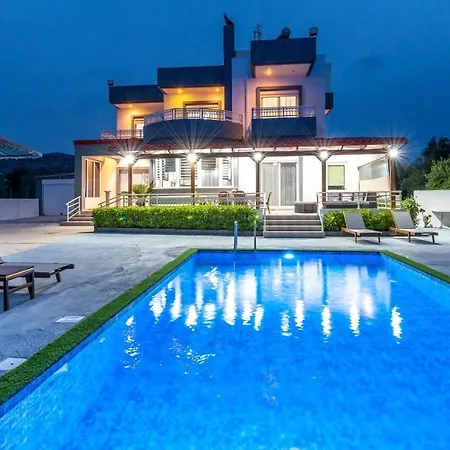 Di Georgia Villa *