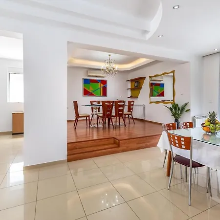 Di Georgia Villa *