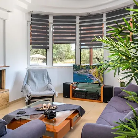 Di Georgia Villa *